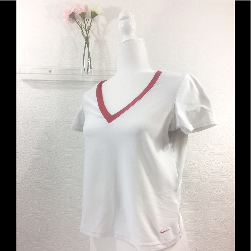 ⚪️🔴Nike Dri-fit top V-neck top 🔴⚪️